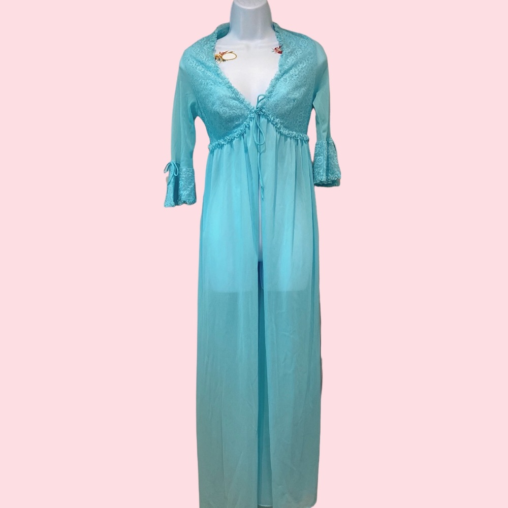 1970s Vintage Aquamarine Lace Robe Size Medium